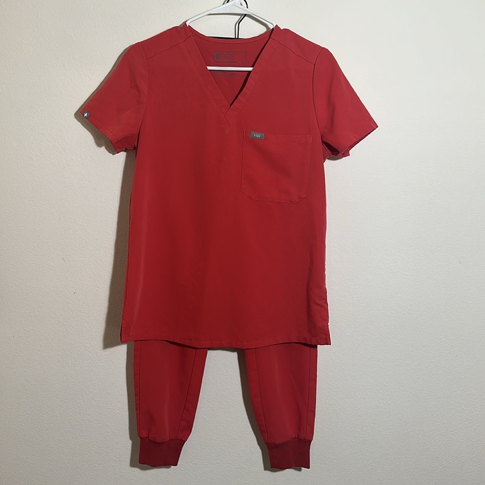 FIGS SCRUB SET IN XS TOP AND XSP PANT